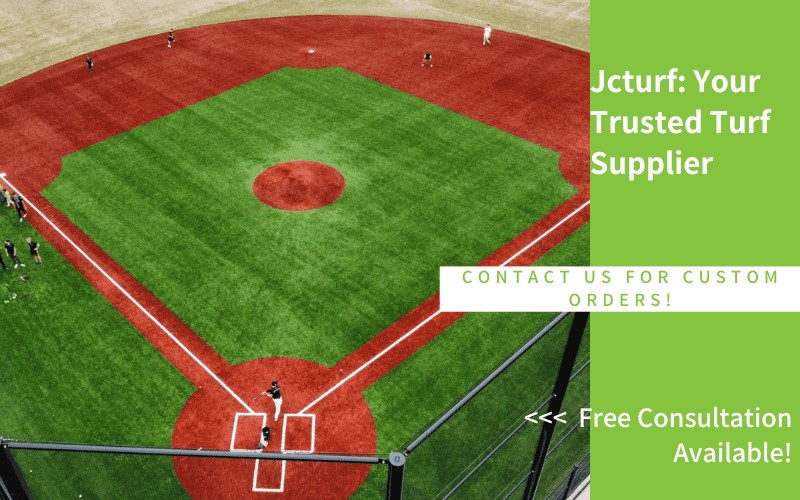 Vista aérea de un campo de béisbol de césped sintético de Jcturf con jugadores en el campo.