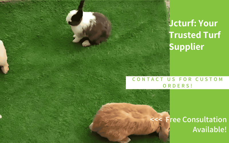 Césped artificial multiusos para recintos exteriores de conejos con superficie suave y segura.